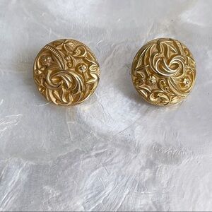 Vtg 10K Gold Filled Floral Etruscan Round Earrings